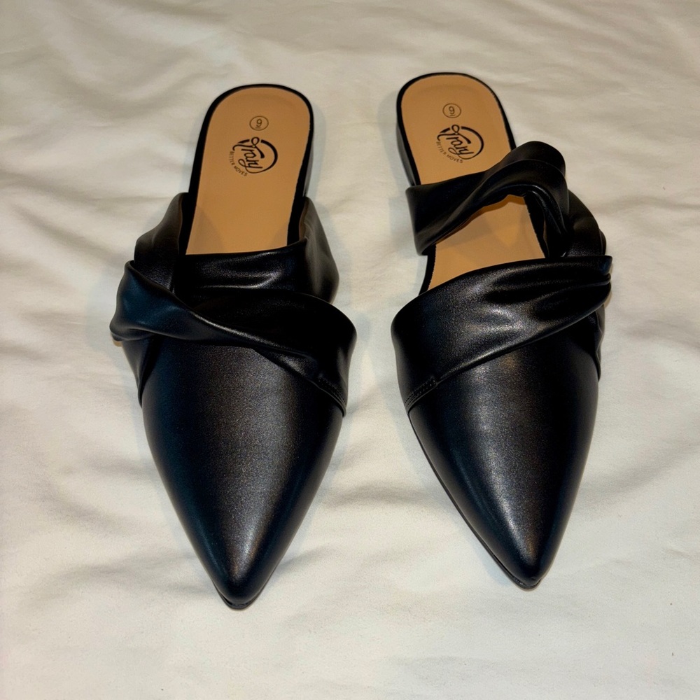 Trary Black Twisted Slip-On Mules